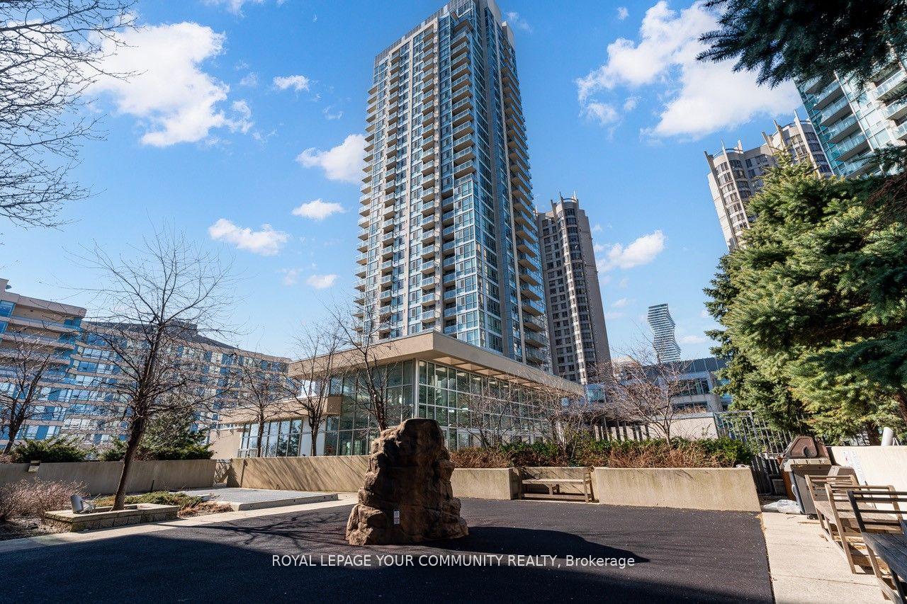 2 Bedrooms Condo at 225 Webb, Mississauga For sale
