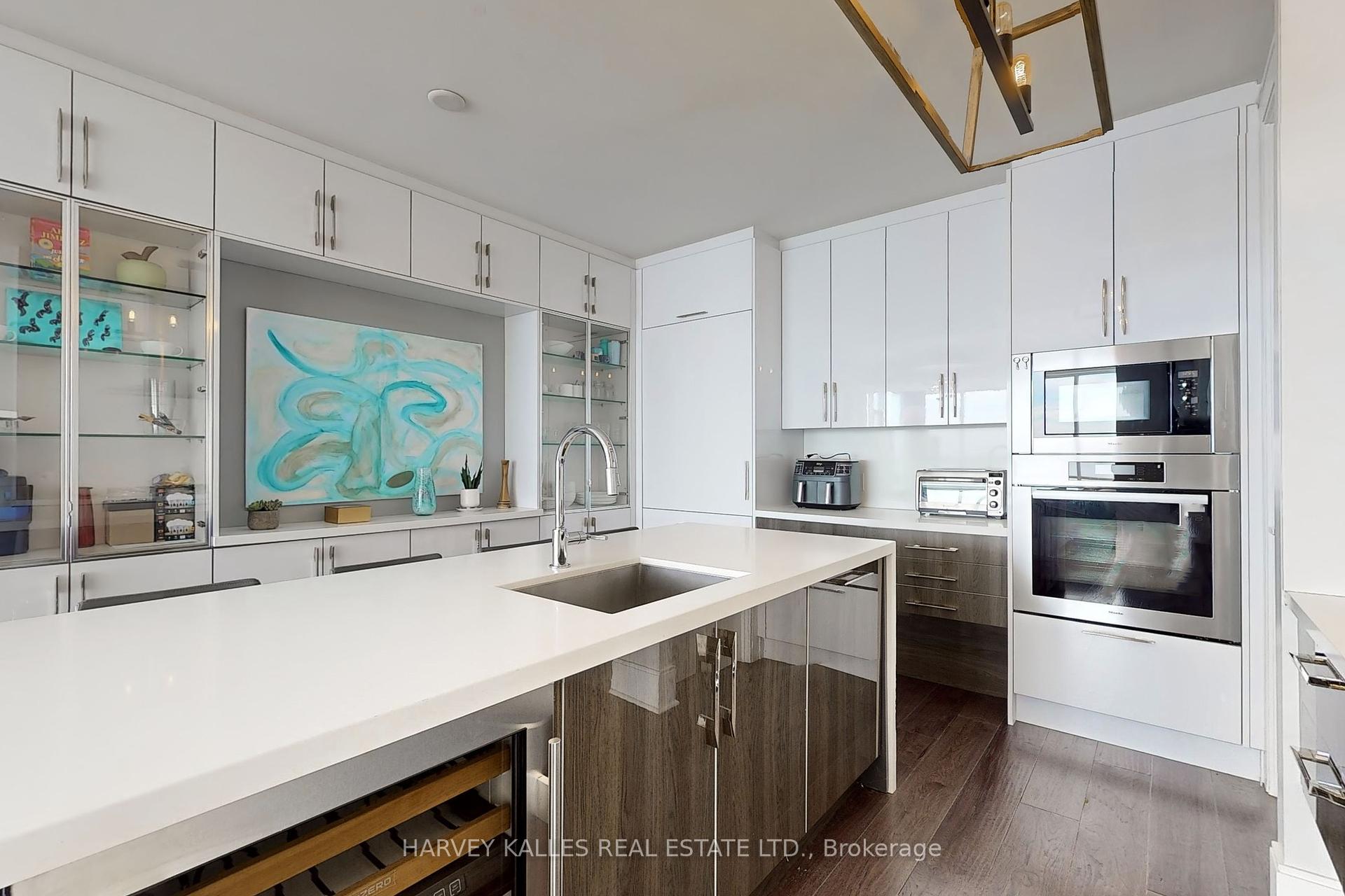 29 Queens Quay N/A E 1006