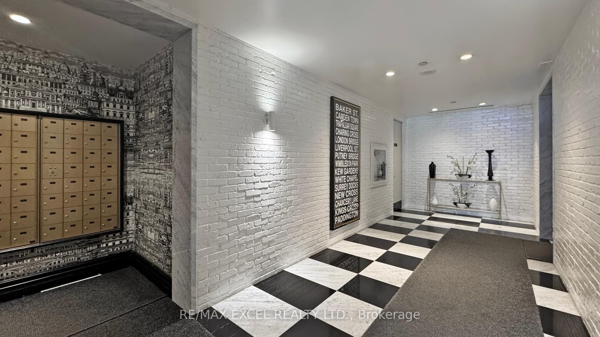 2 Bedrooms Condo at 1 Scott, Toronto For sale