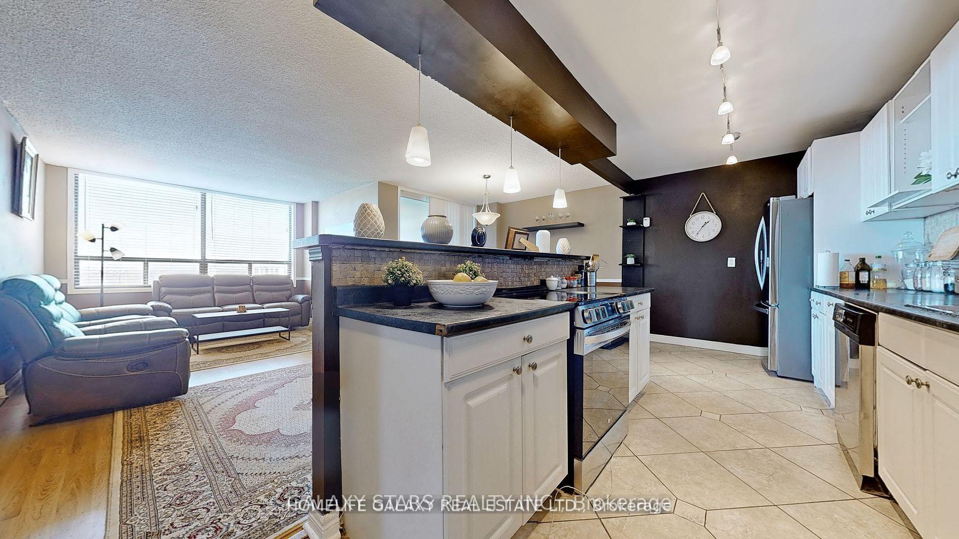 3 Bedrooms Condo at 2556 Argyle, Mississauga For sale