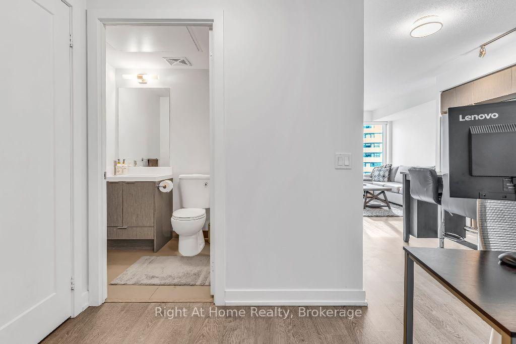 1 Bedroom Condo at 10 York,  Toronto For sale