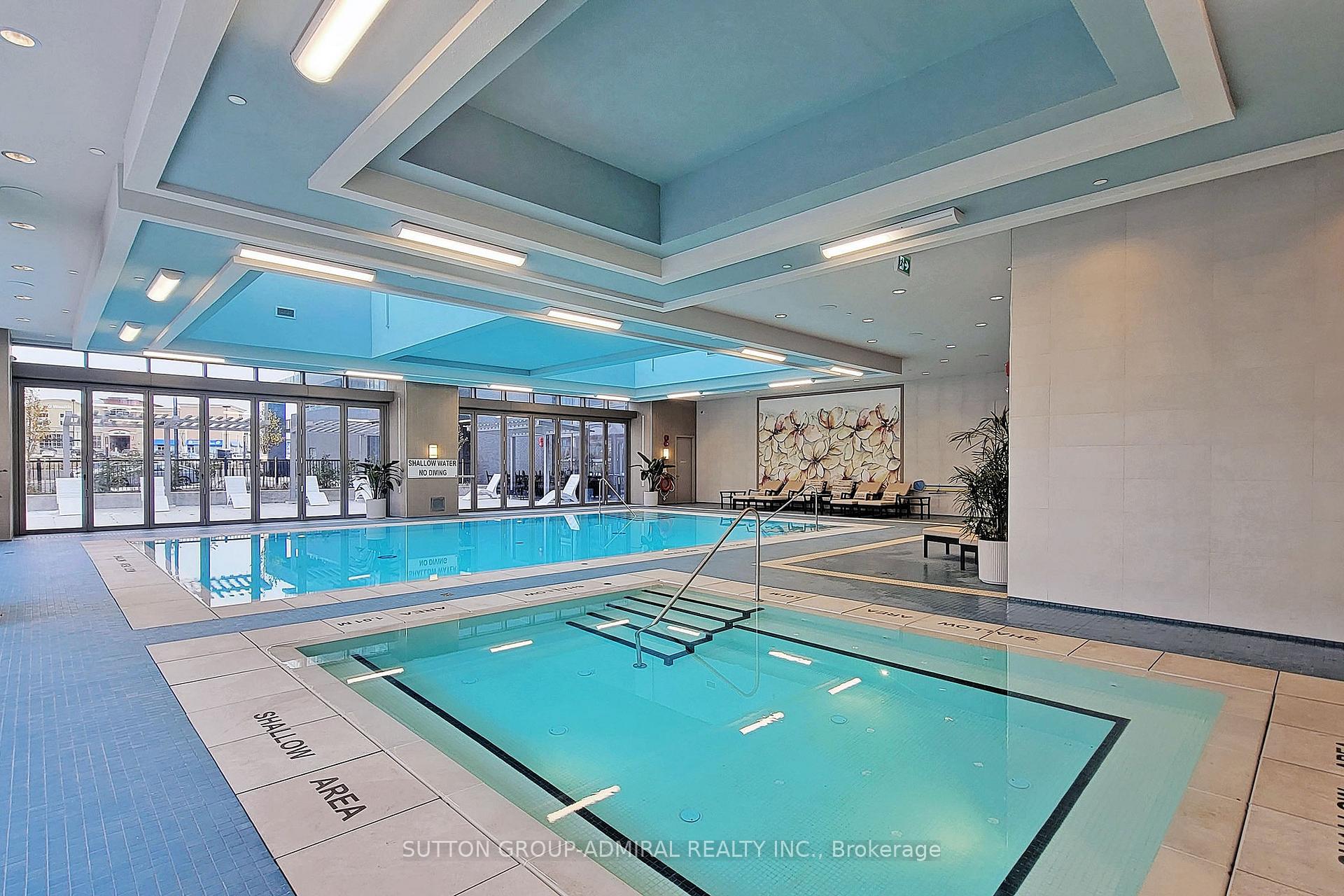 2 Bedrooms Condo at 10 Gatineau, Vaughan For sale