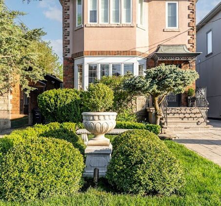 213 Brooke Avenue