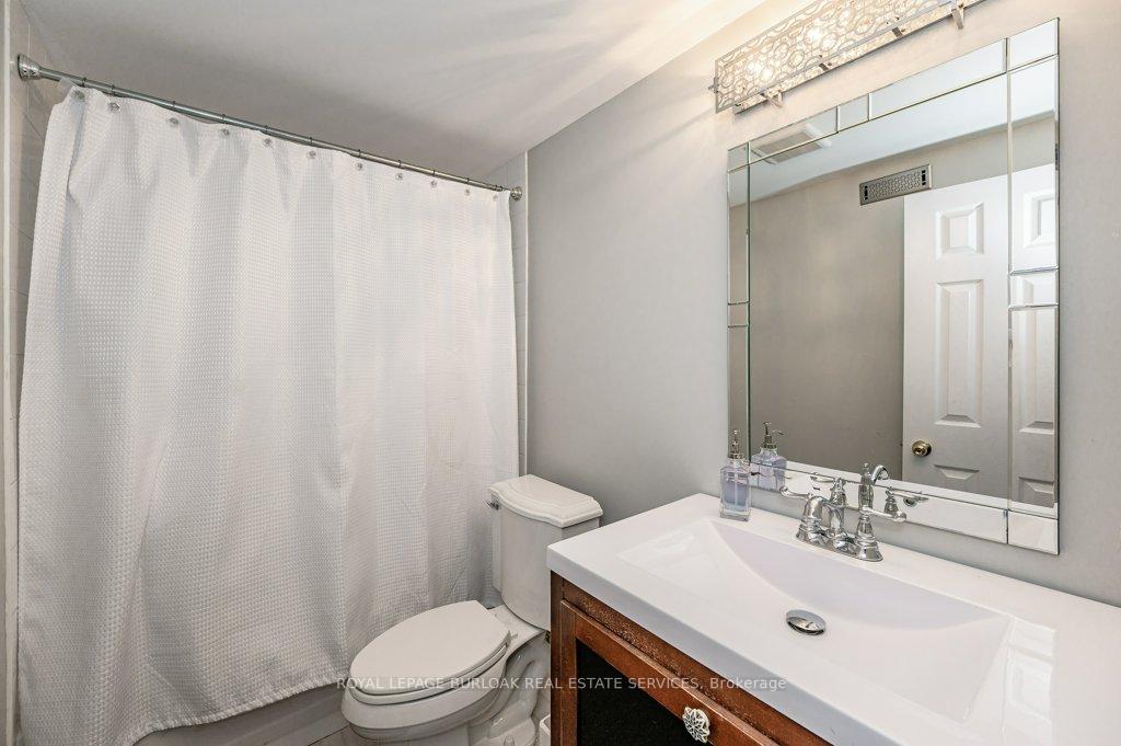 2 Bedrooms Condo at 1061 North Shore, Burlington For sale