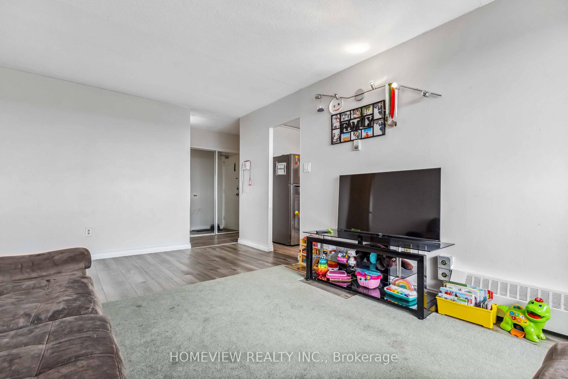 2 Bedrooms Condo at 715 DON MILLS,  Toronto For sale