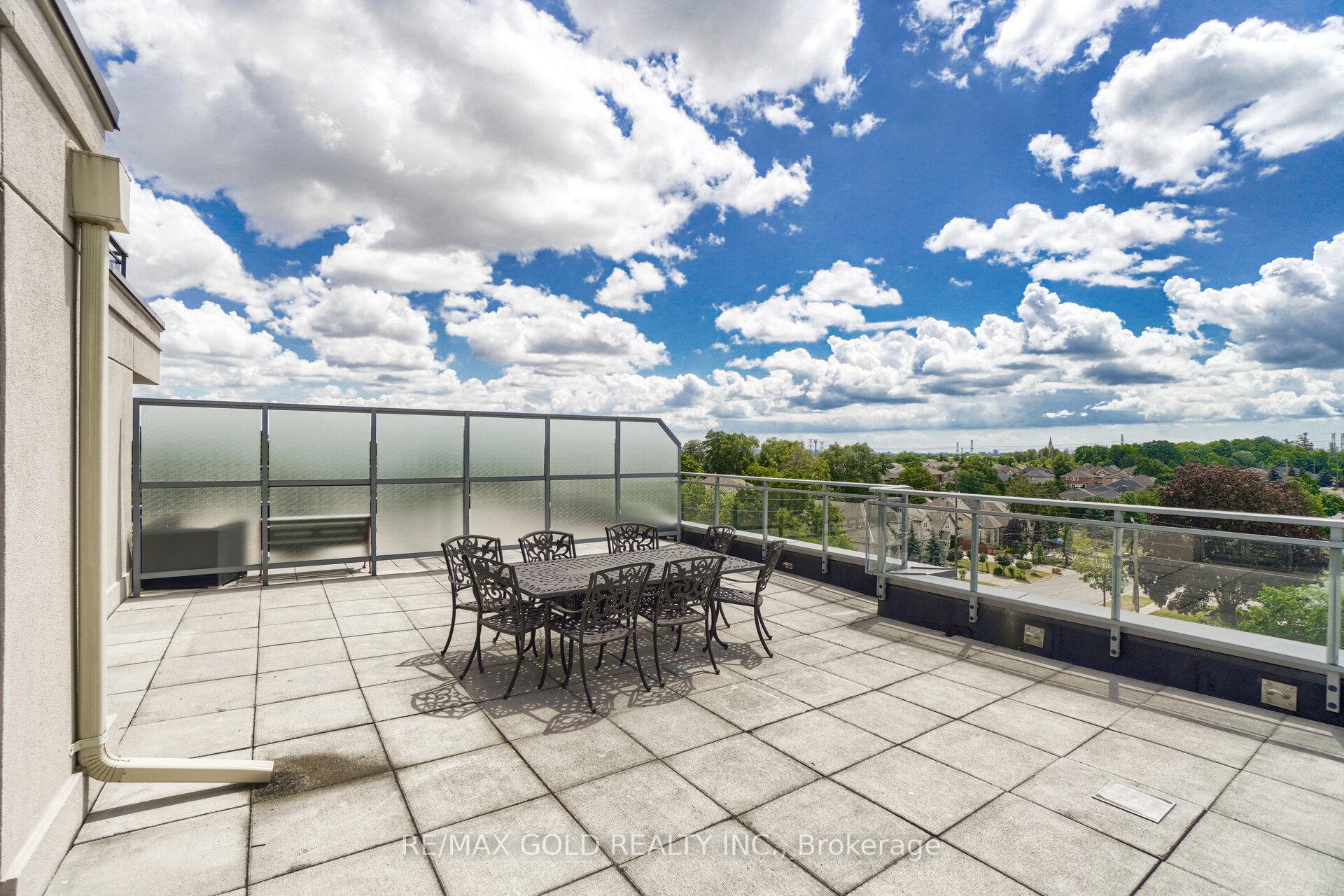 2 Bedrooms Condo at 7730 Kipling, Vaughan For sale