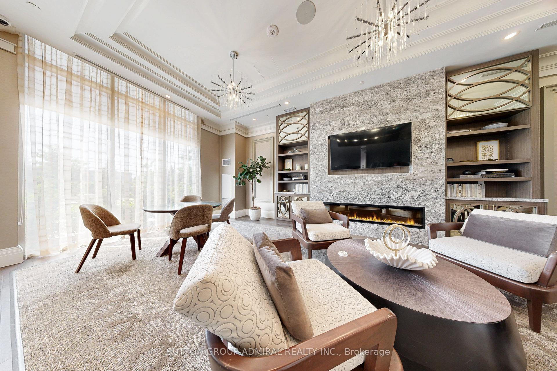 2 Bedrooms Condo at 20 Gatineau, Vaughan For sale
