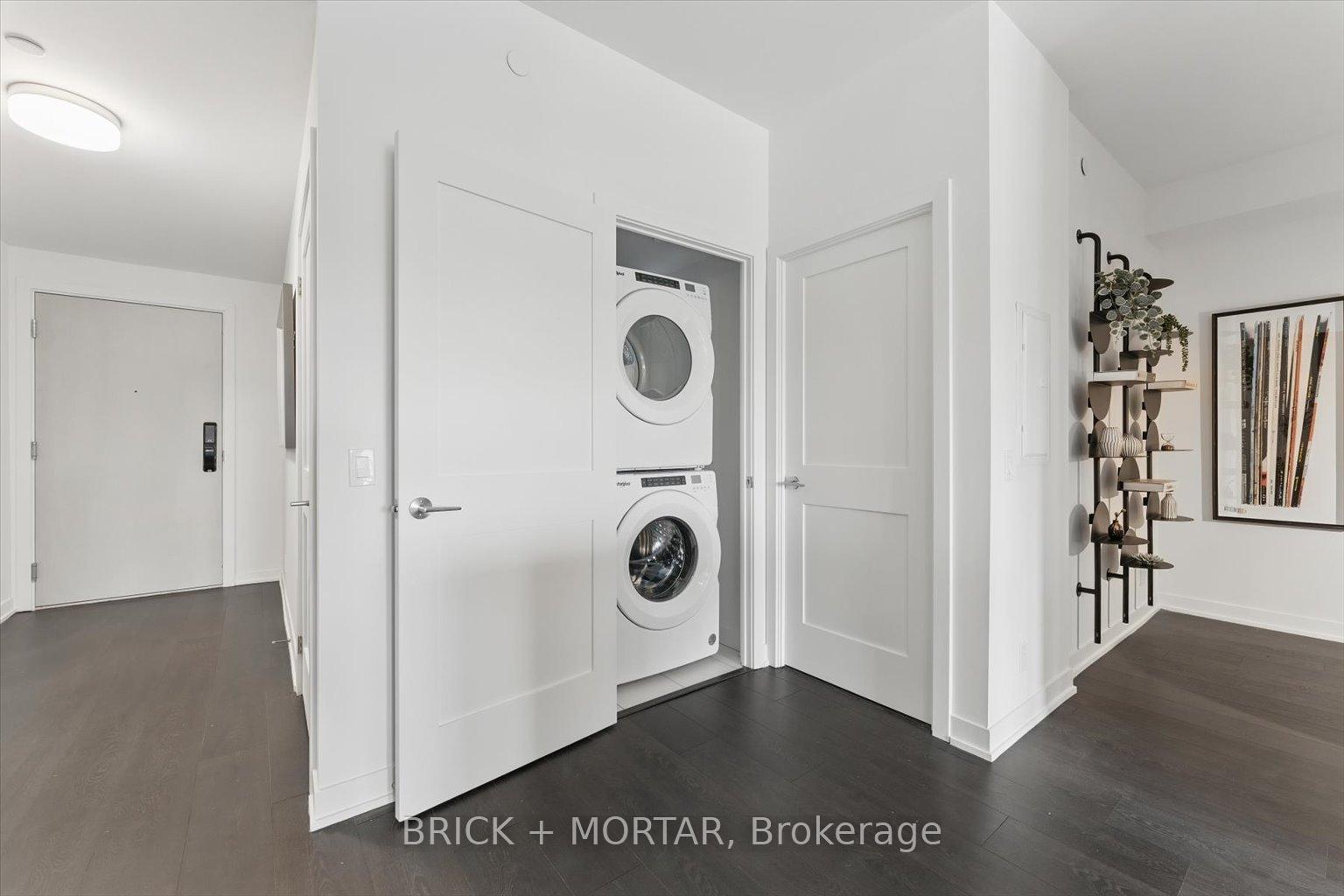 2 Bedrooms Condo at 1 Hillsdale, Toronto For sale