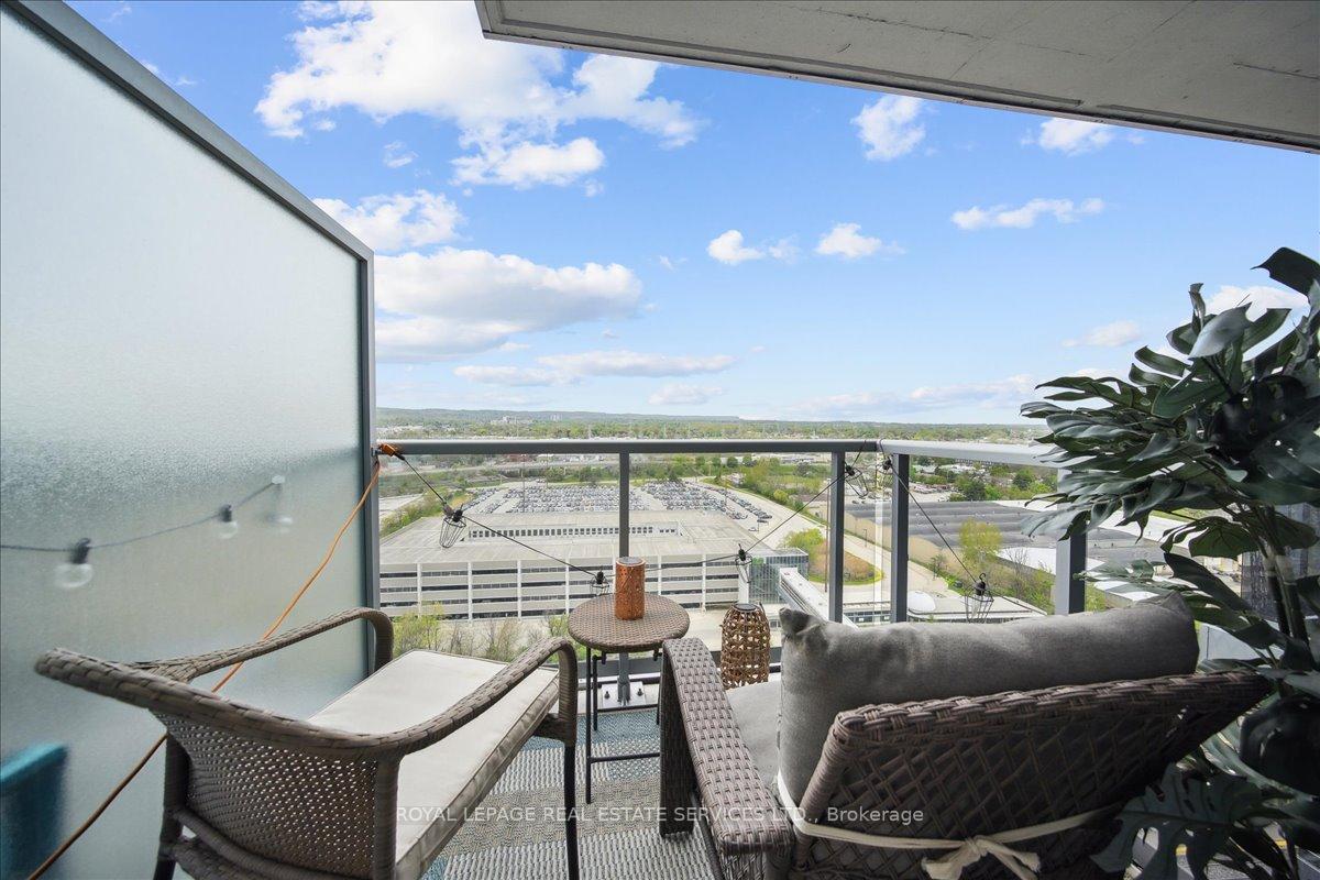 2 Bedrooms Condo at 2081 Fairview, Burlington For sale
