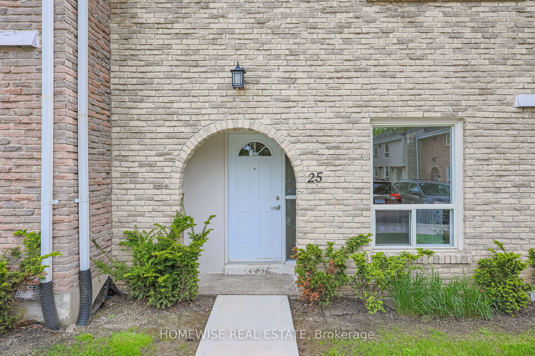 560 Waverly Street N, #25
