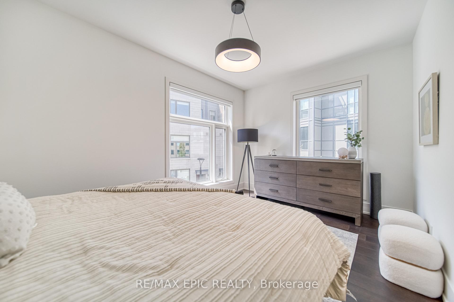 3 Bedrooms Condo at 165 Pears, Toronto For sale