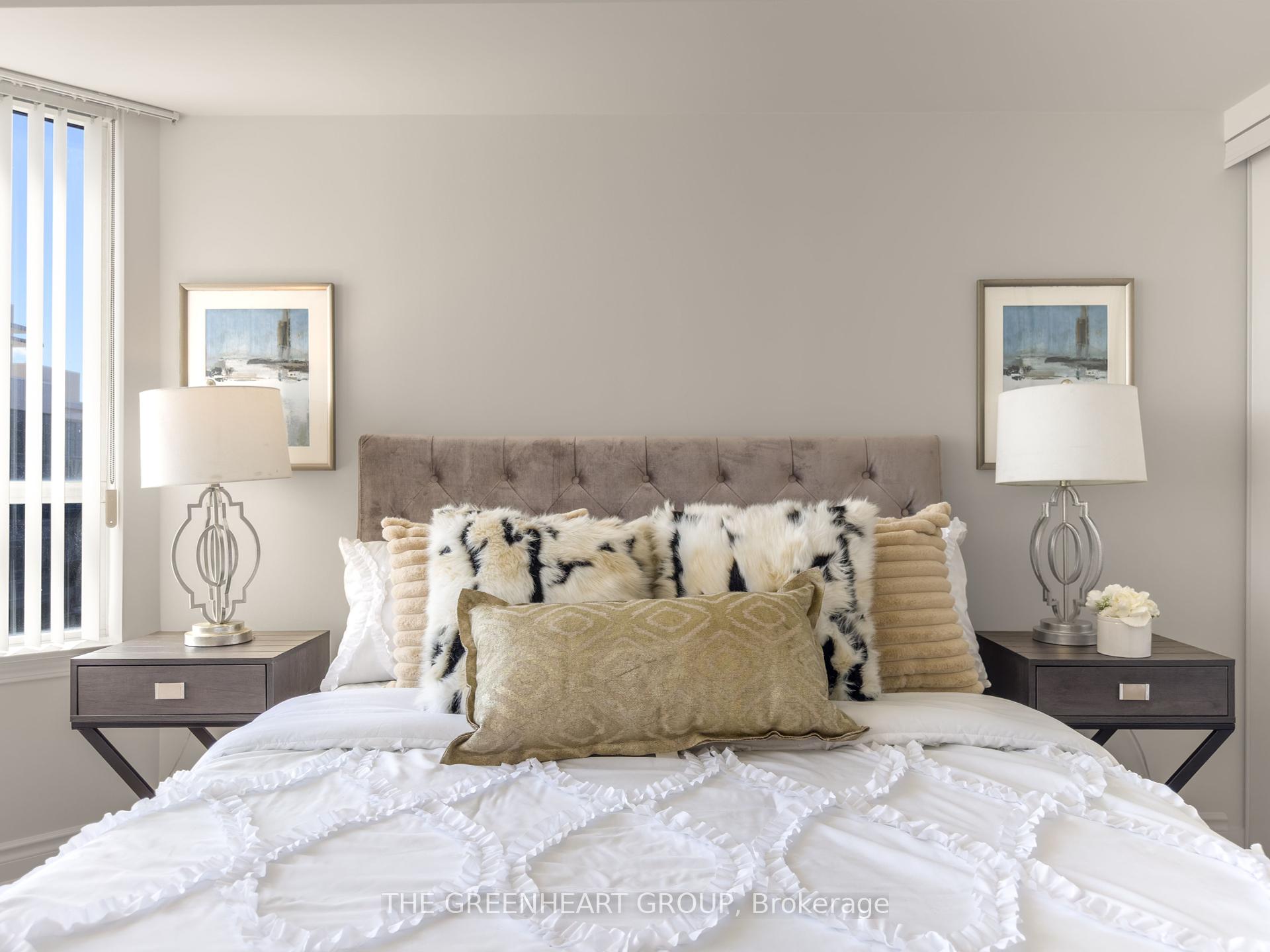 3 Bedrooms Condo at 155 Beecroft,  Toronto For sale