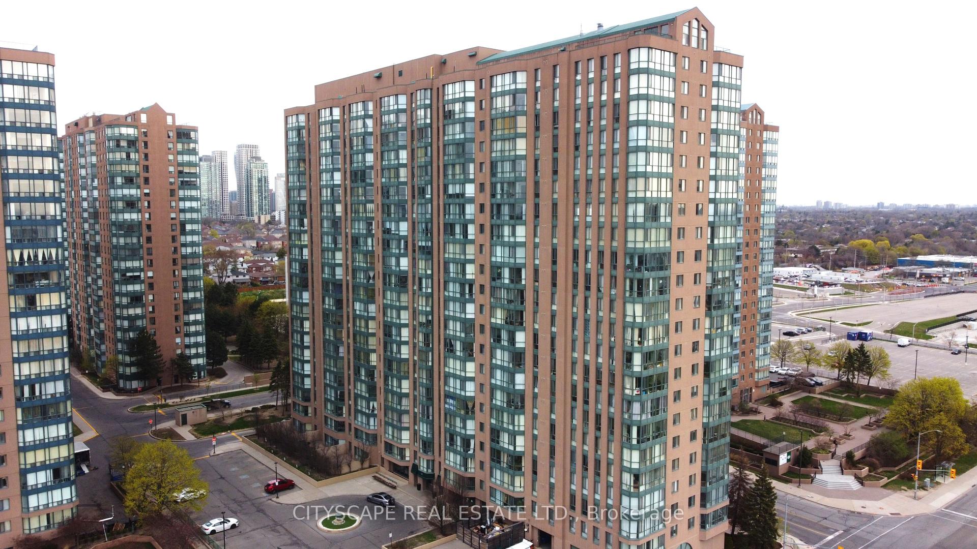 3 Bedrooms Condo at 145 Hillcrest,  Mississauga For sale