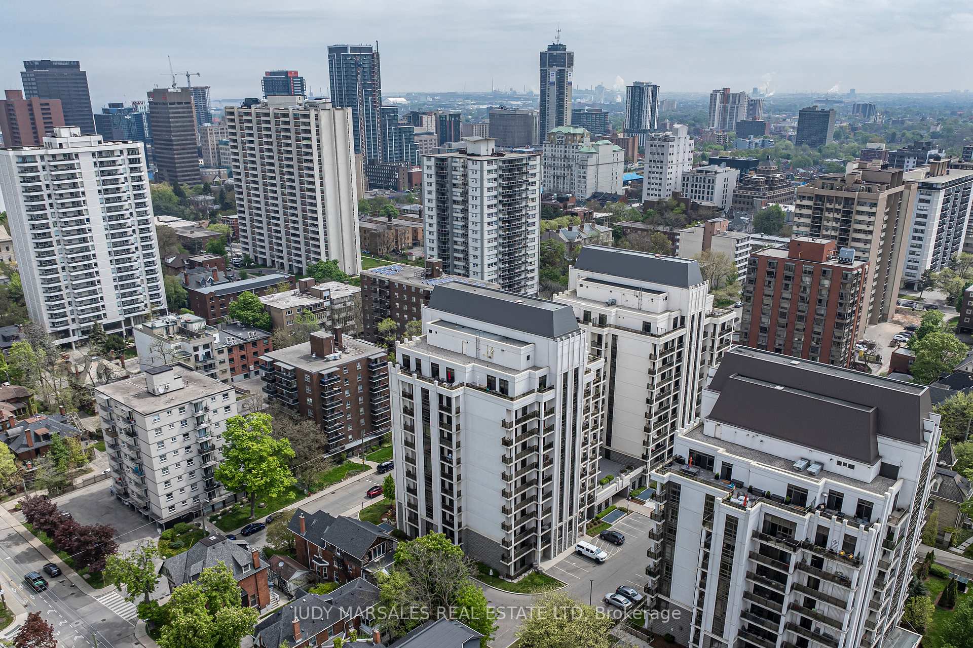 1 Bedroom Condo at 85 Robinson, Hamilton For sale