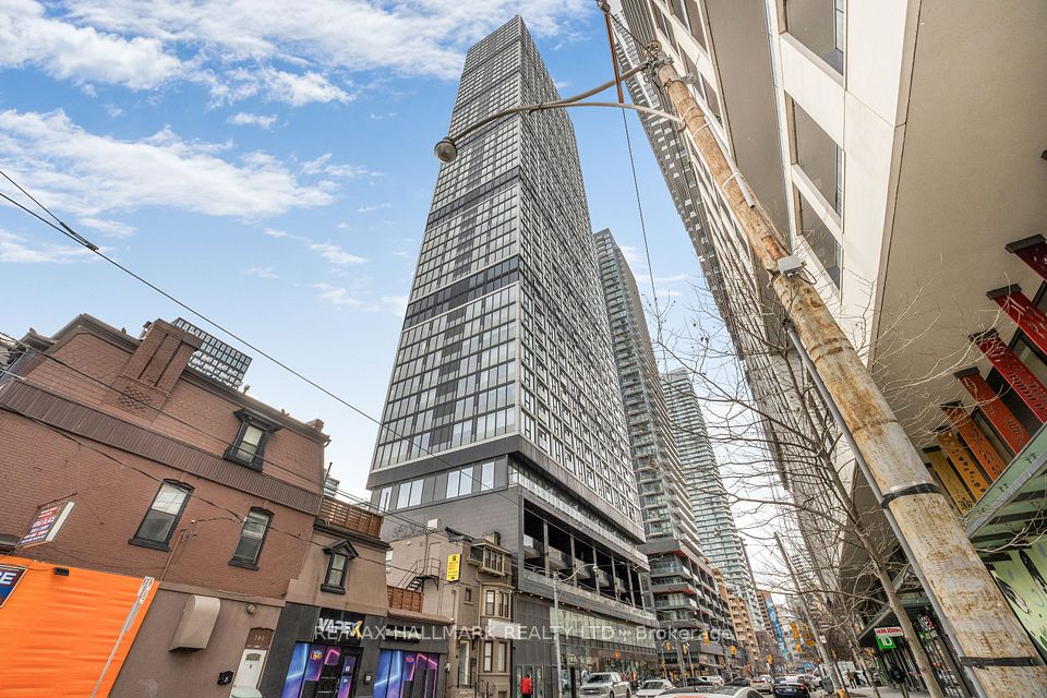 181 Dundas
