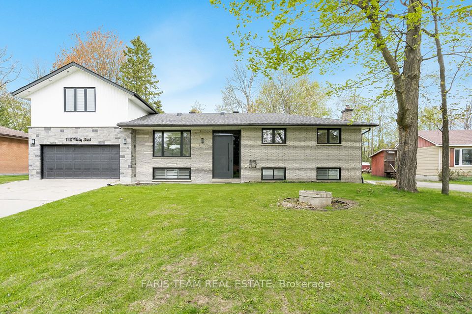 748 Trinity Street, Innisfil, ON L9S 2G8