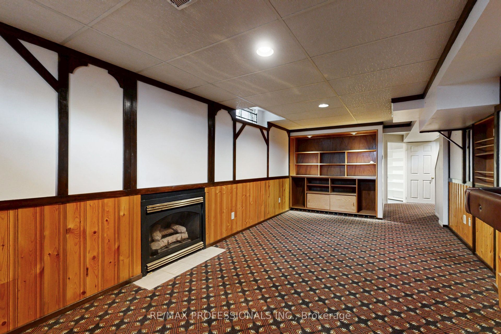 1327 Greenwood Crescent