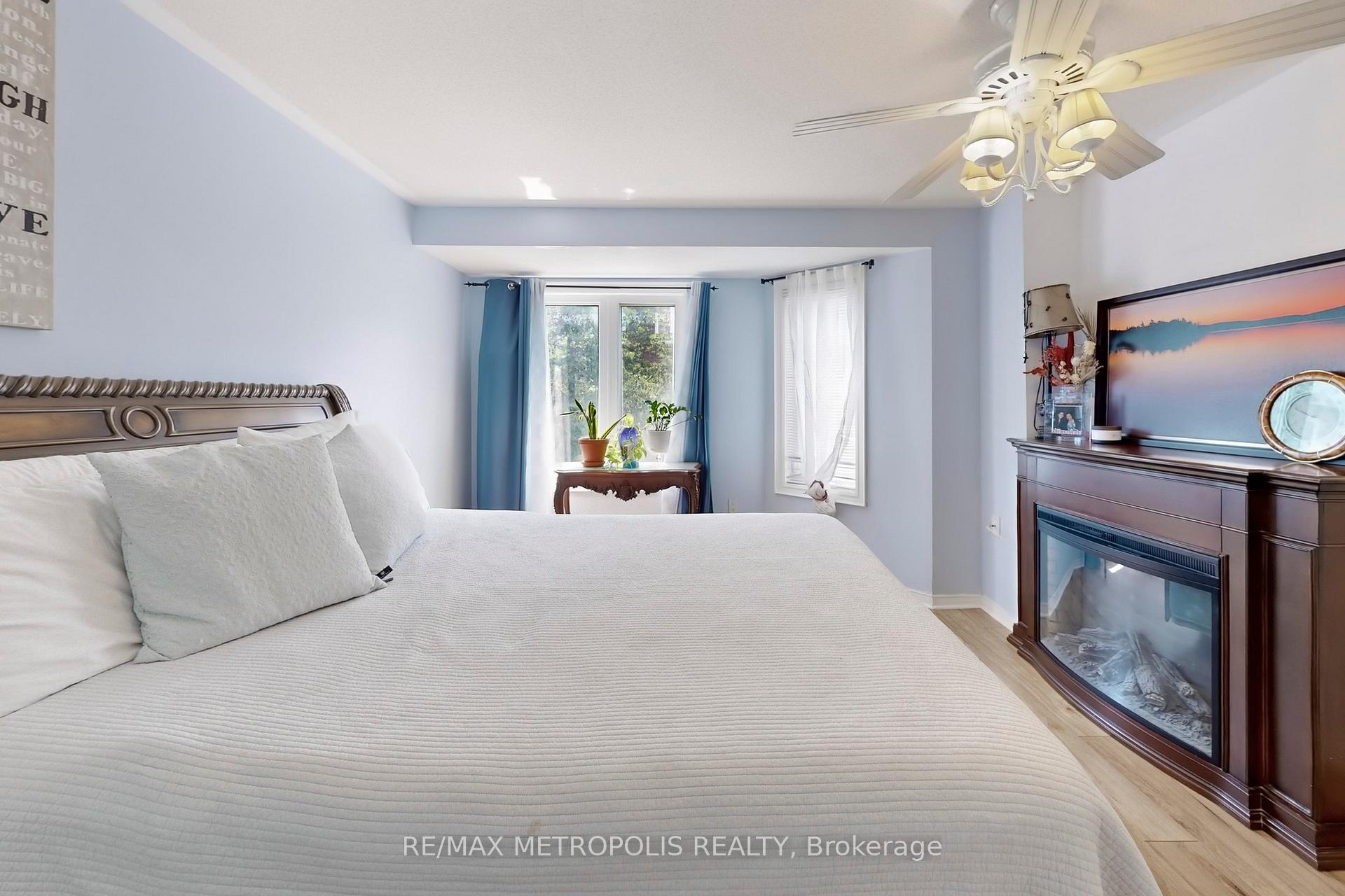 3 Bedrooms Condo at 735 New Westminster, Vaughan For sale