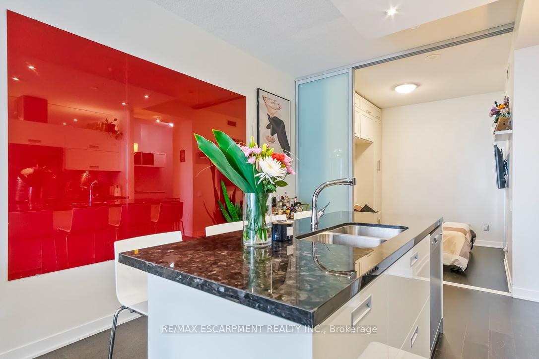 2 Bedrooms Condo at 88 Park Lawn,  Toronto For sale