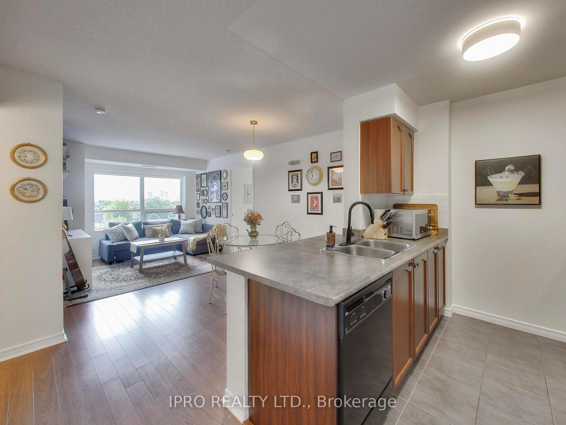 3 Bedrooms Condo at 60 Heintzman, Toronto For sale