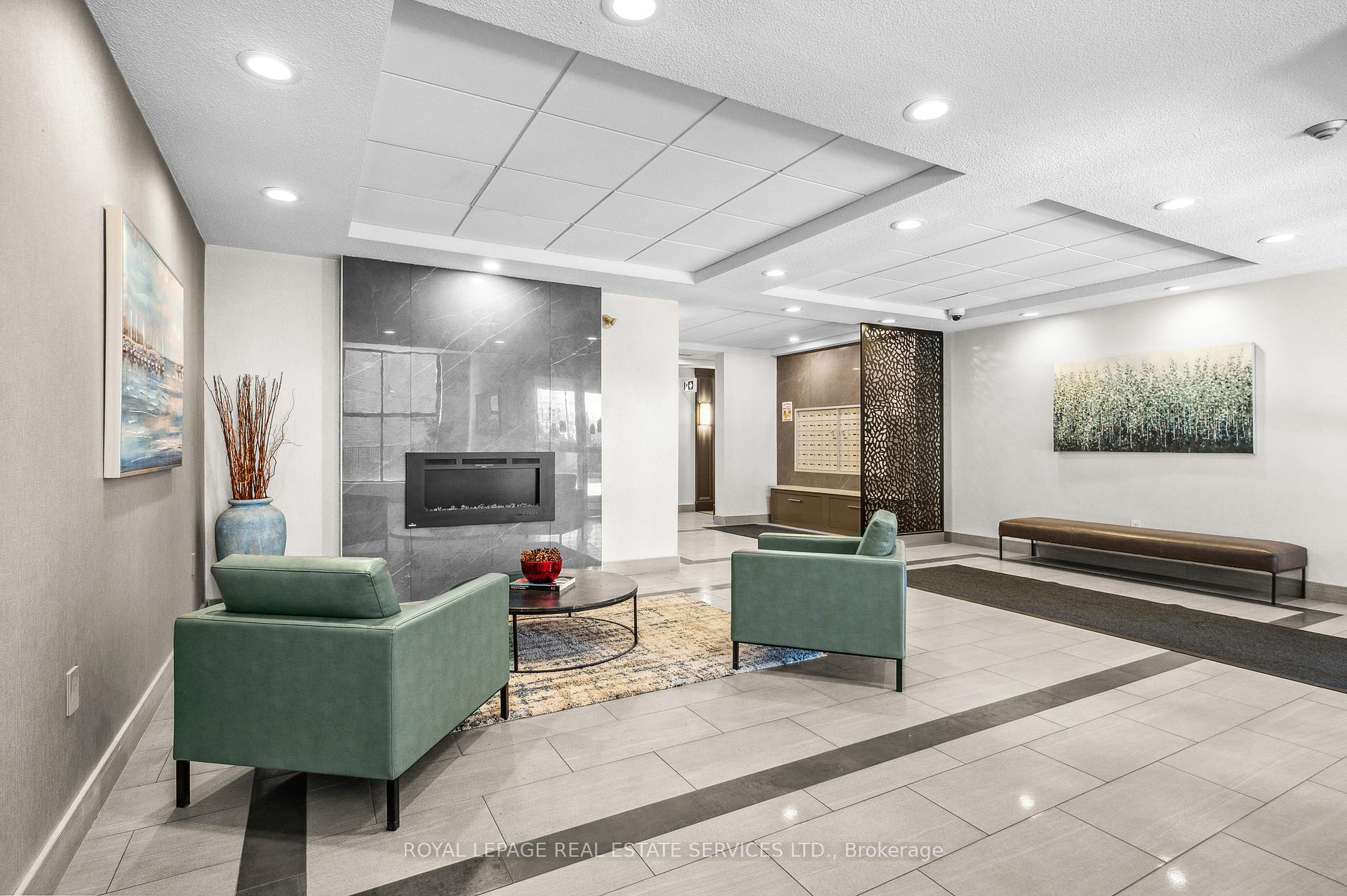 2 Bedrooms Condo at 102 Bronte,  Oakville For sale