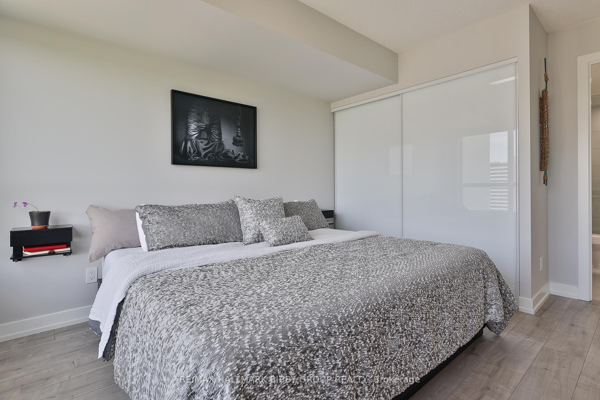 3 Bedrooms Condo at 10 Wilby, Toronto For sale