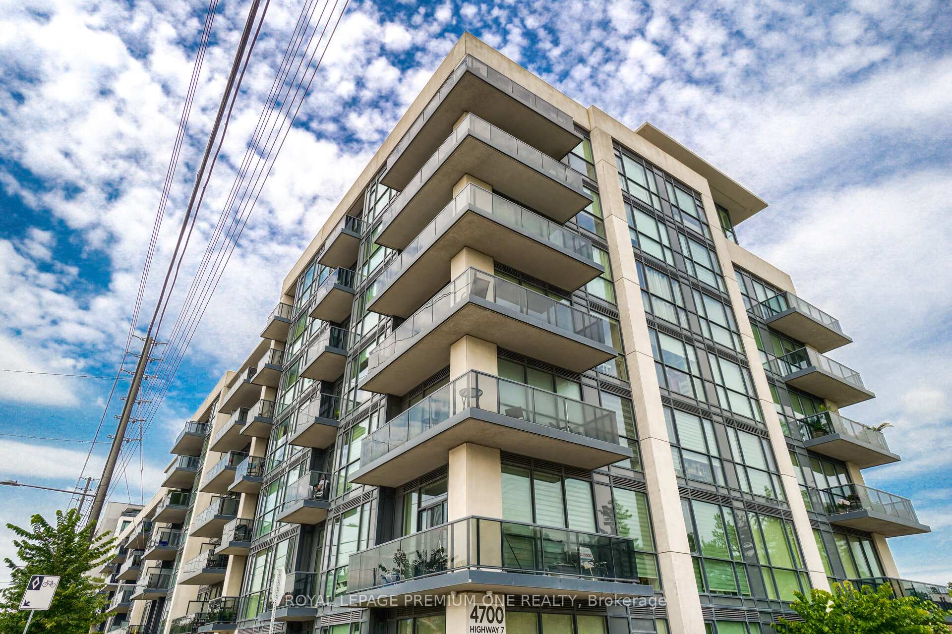 3 Bedrooms Condo at 4700 Highway 7, Vaughan For sale