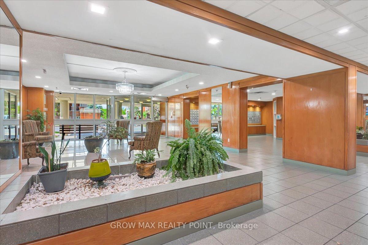 2 Bedrooms Condo at 410 Mclevin, Toronto For sale