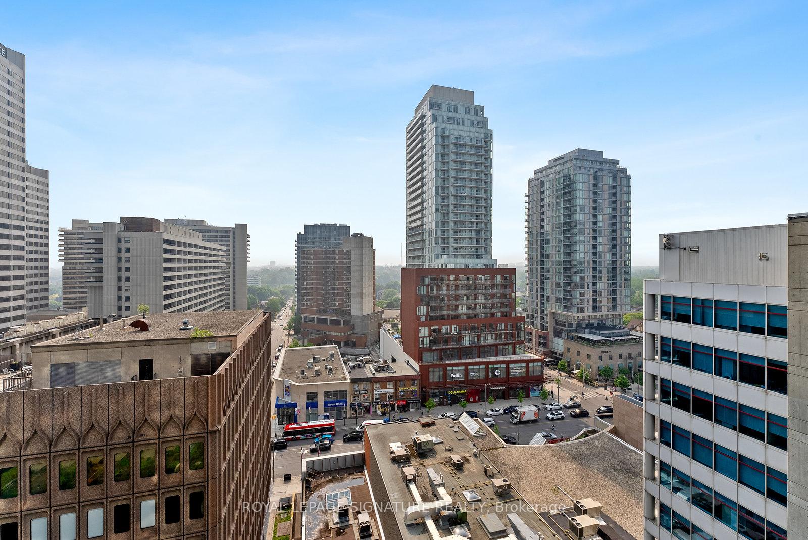 2 Bedrooms Condo at 30 Roehampton, Toronto For sale