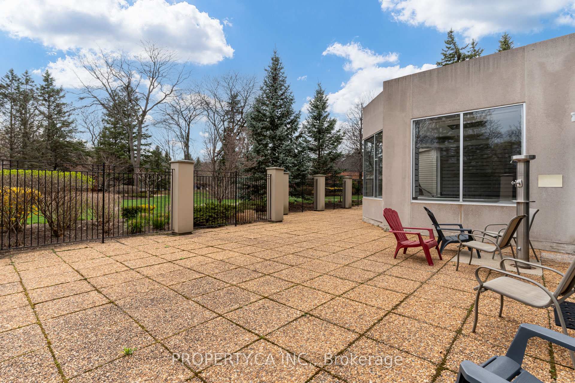 3 Bedrooms Condo at 1700 The Collegeway, Mississauga For sale