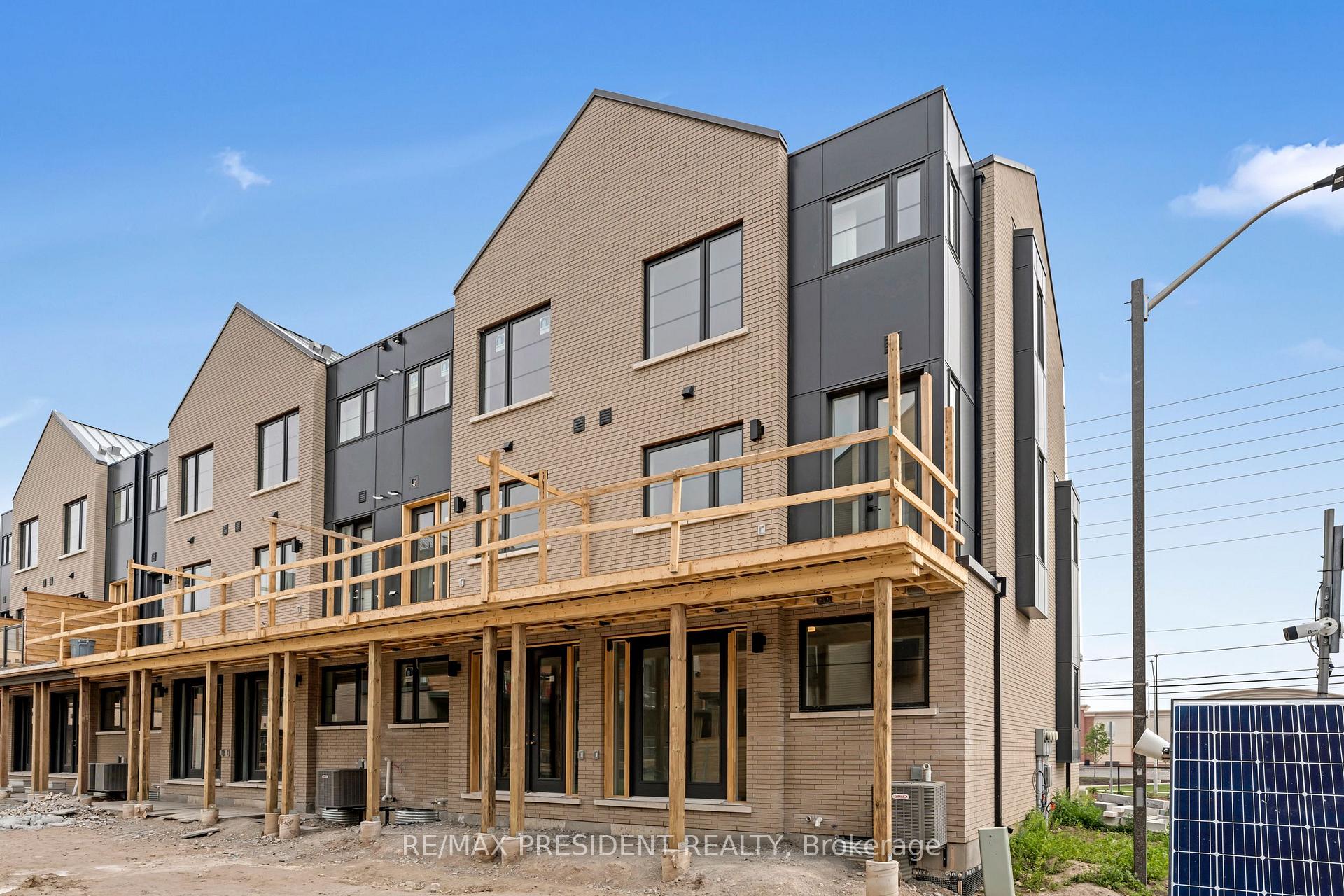 3 Bedrooms Condo at 2273 Turnberry, Burlington For sale
