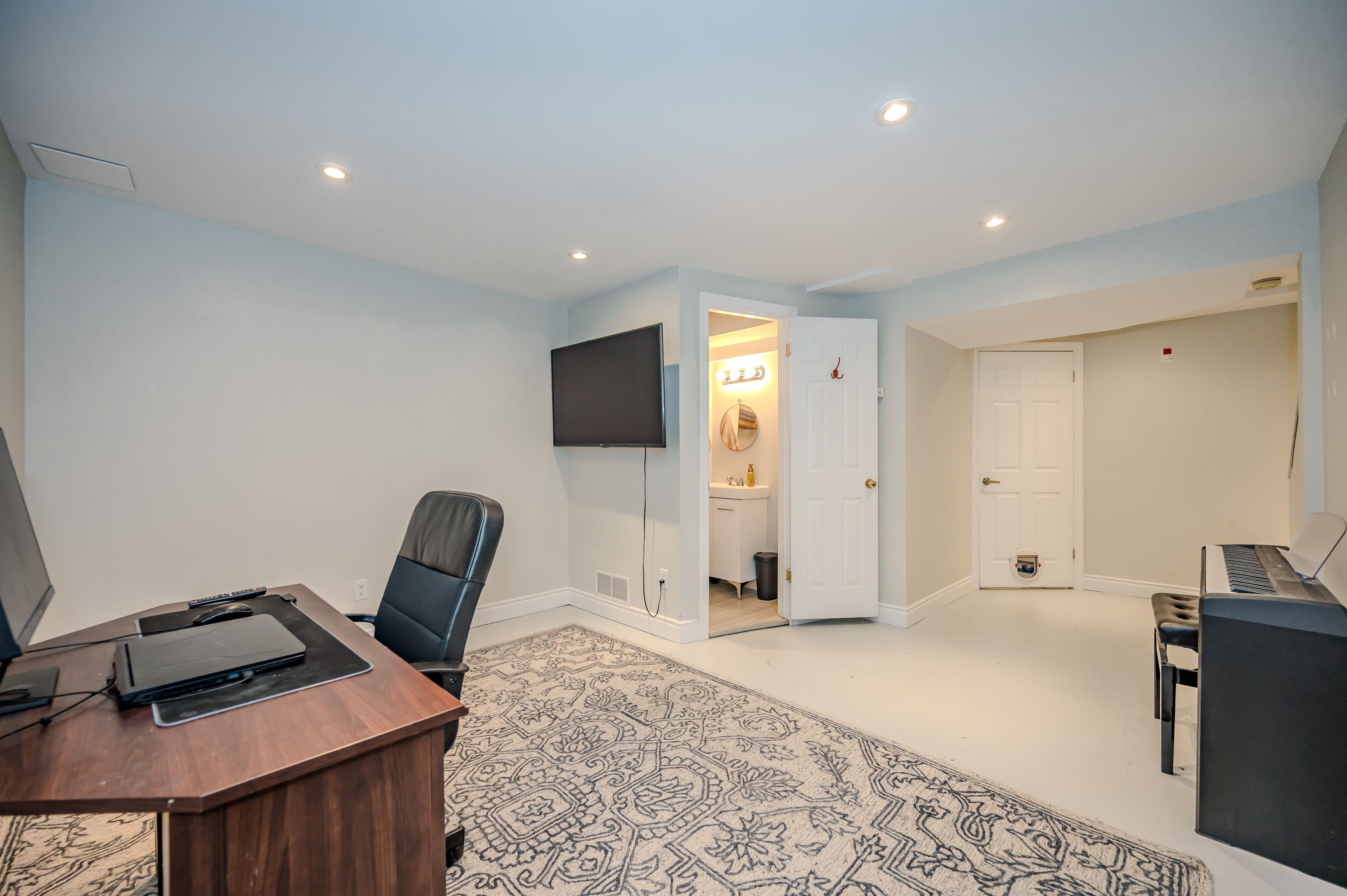 129 Victoria Road N 8