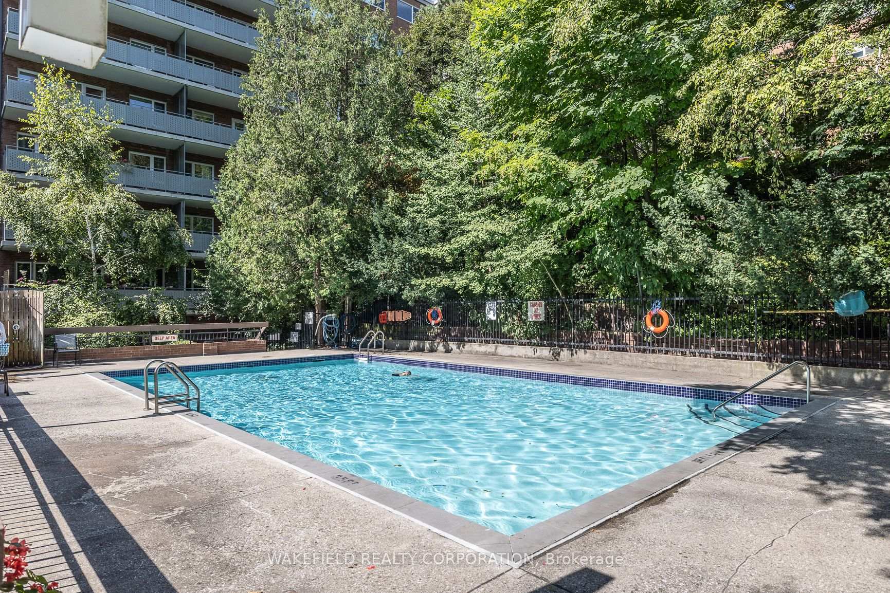 2 Bedrooms Co-op at 21 Dale,  Toronto For sale