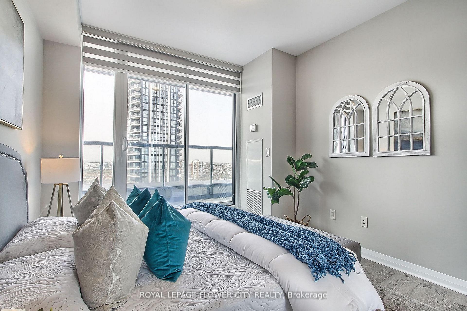 3 Bedrooms Condo at 5025 Four Springs, Mississauga For sale
