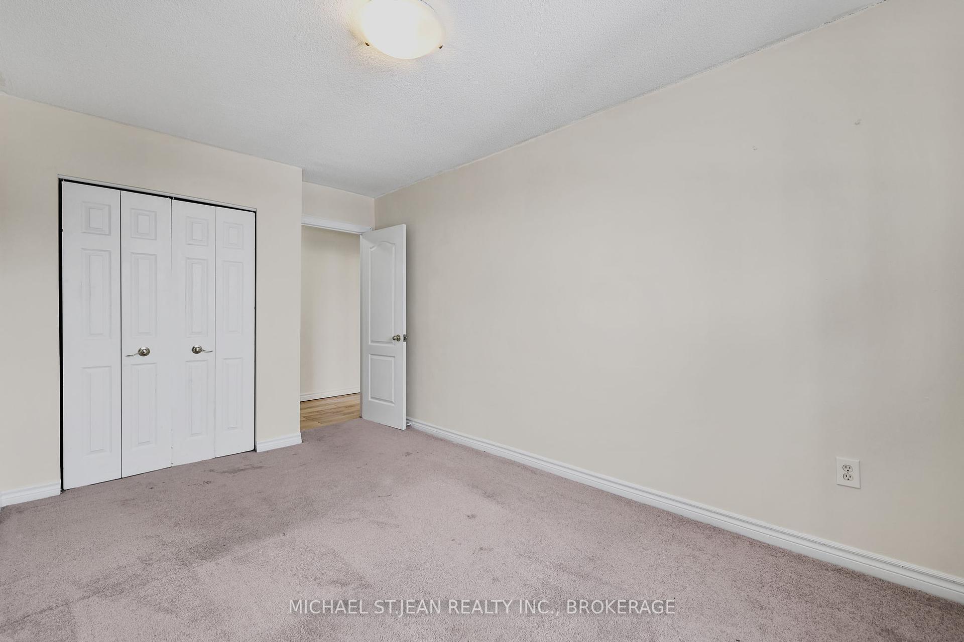 2 Bedrooms Condo at 851 Queenston,  Hamilton For sale