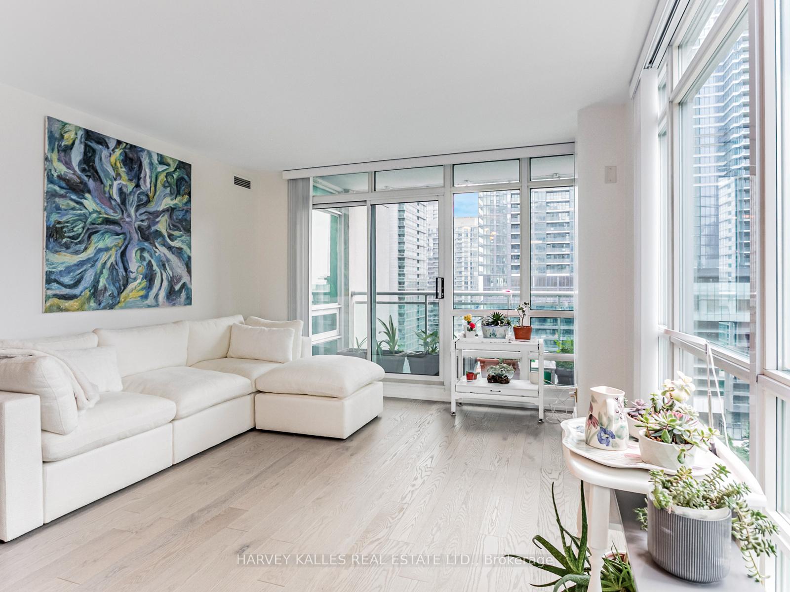 381 Front Street W 1810