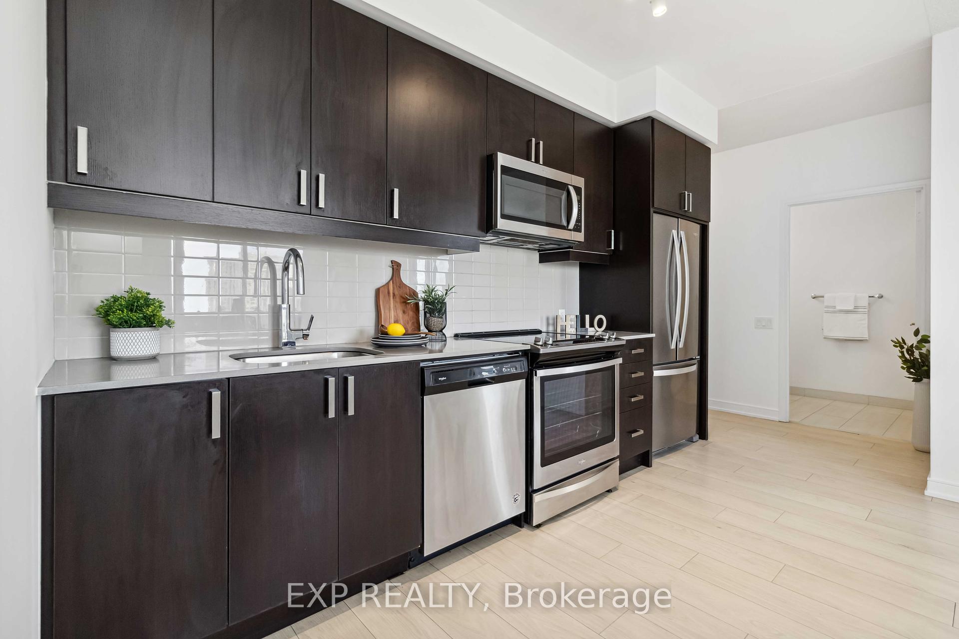 2 Bedrooms Condo at 8 Nahani, Mississauga For sale
