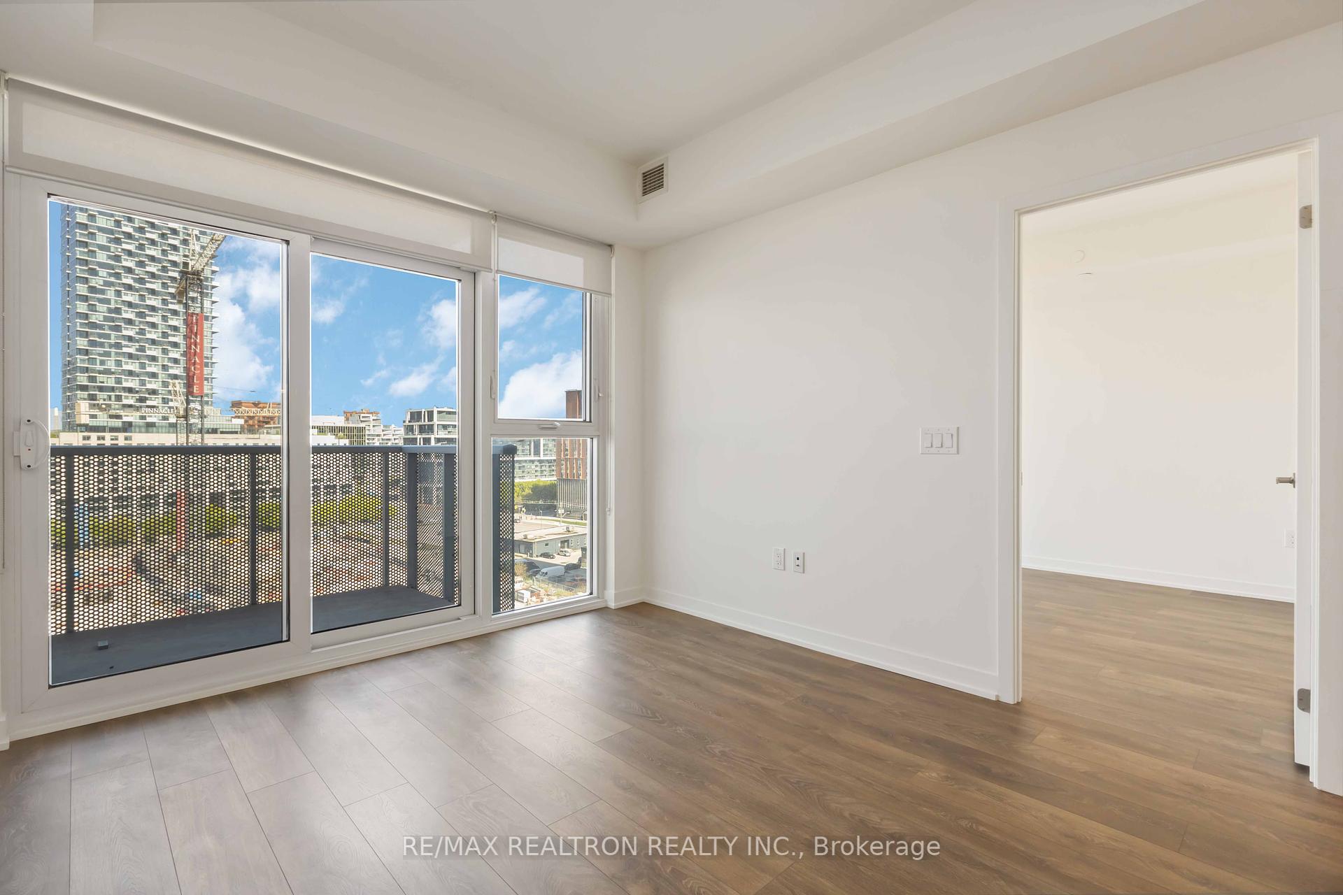 2 Bedrooms Condo at 20 Richardson, Toronto For sale