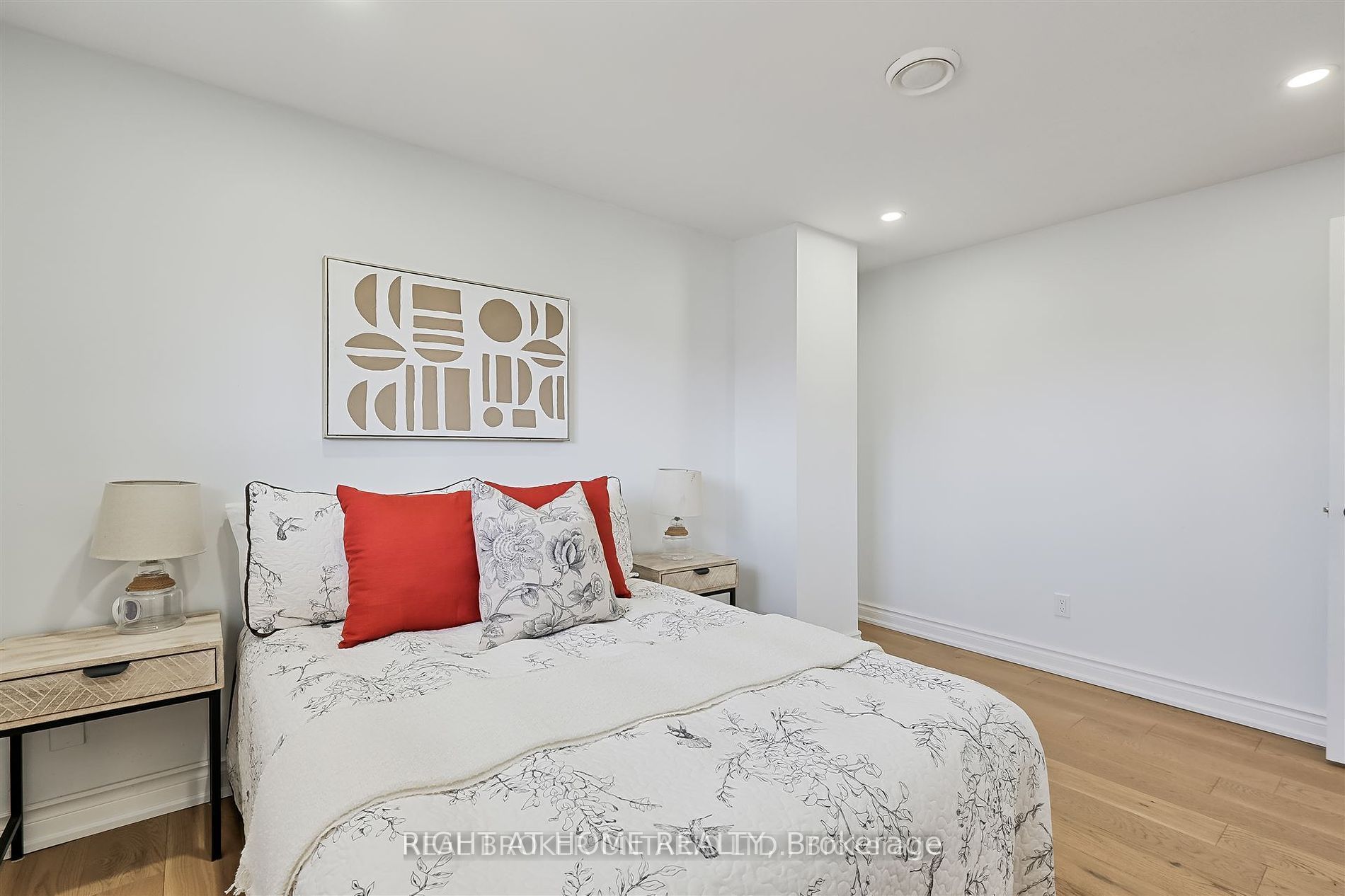 UPPER-778 Ashley Court