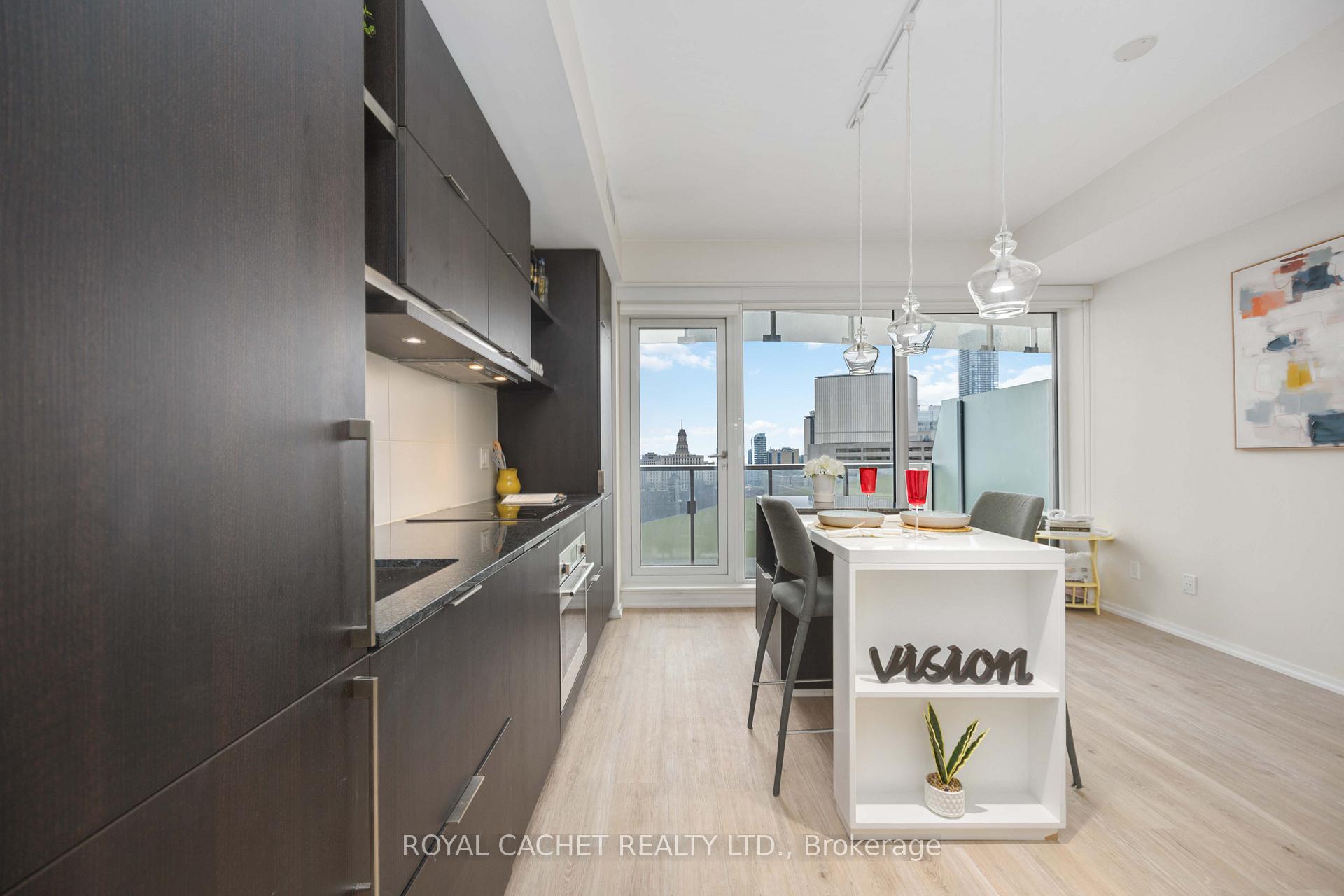 2 Bedrooms Condo at 197 Yonge,  Toronto For sale