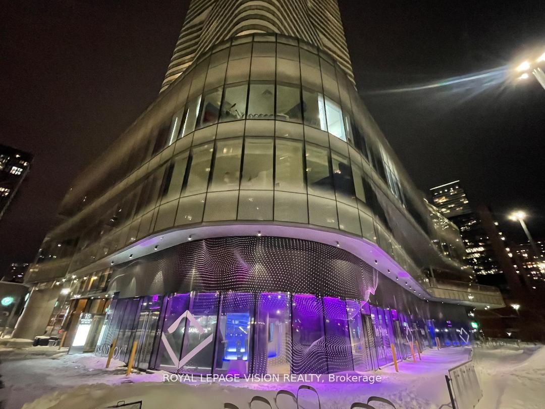 Condo at 11 Wellesley, Toronto For sale