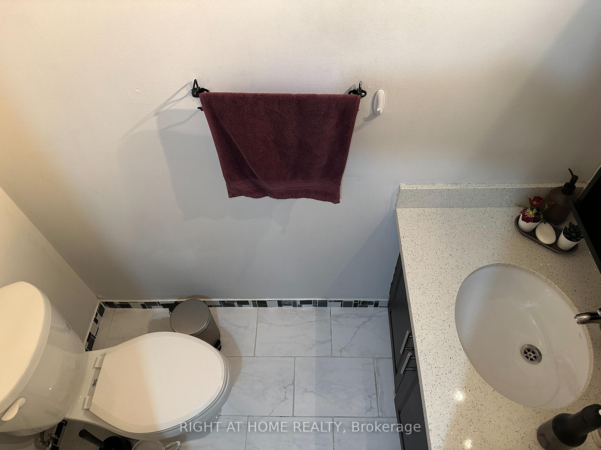 3 Bedrooms Condo at 300 Webb,  Mississauga For sale