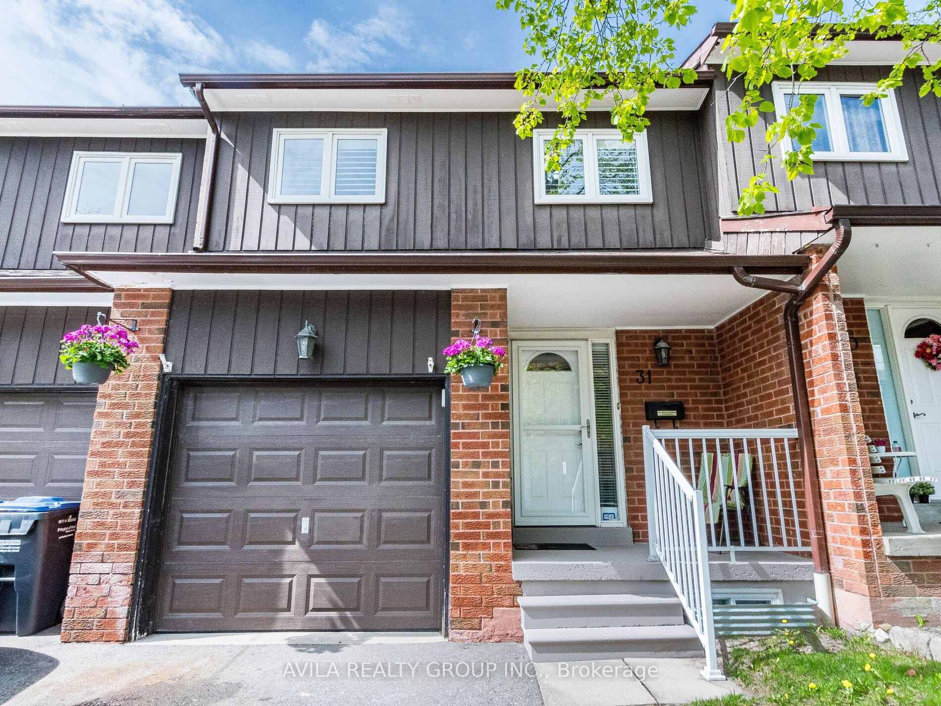 4 Bedrooms Condo at 750 Burnhamthorpe, Mississauga For sale