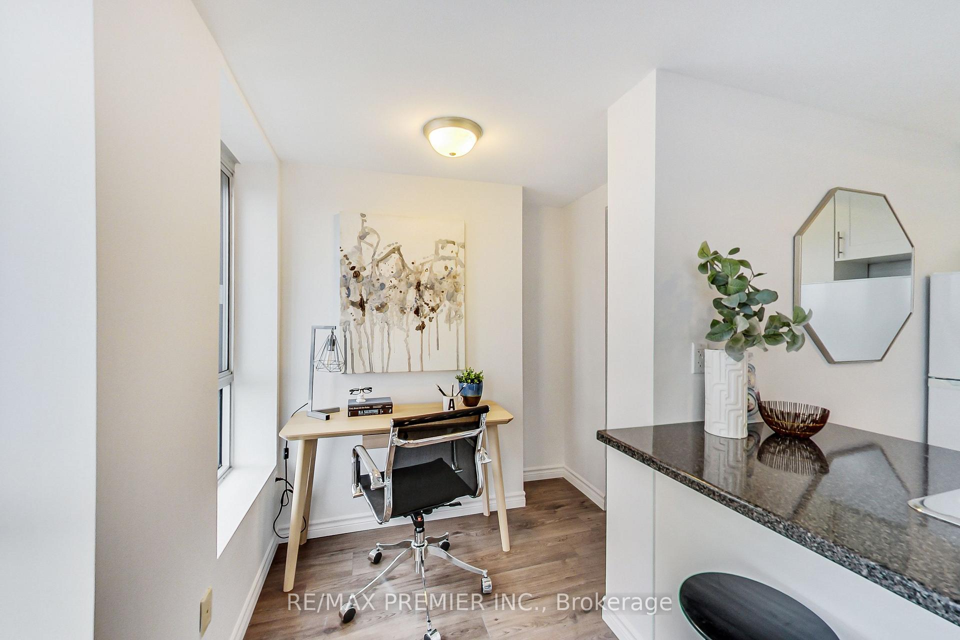 3 Bedrooms Condo at 15 Maplewood, Toronto For sale