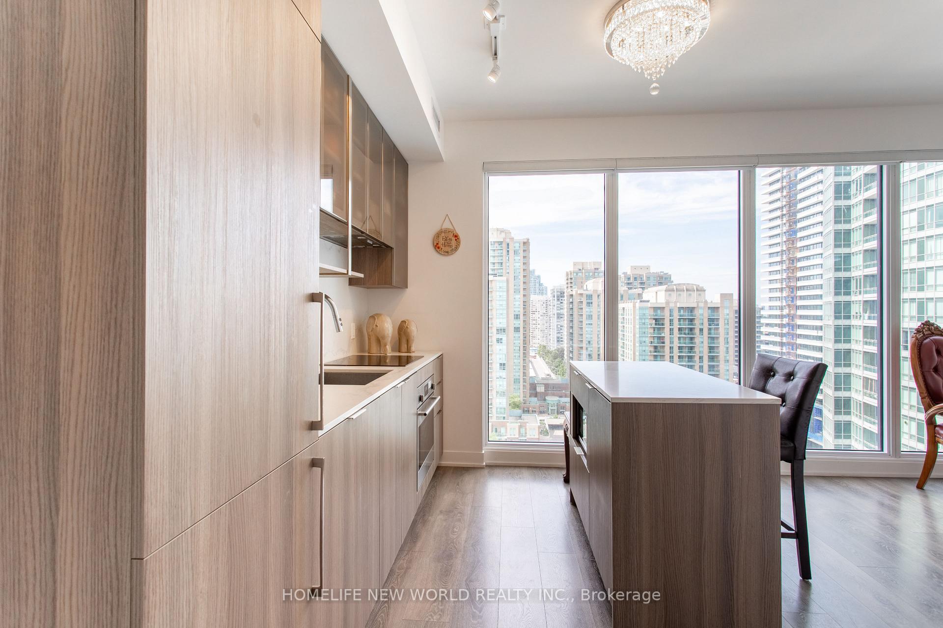2 Bedrooms Condo at 15 Holmes, Toronto For sale