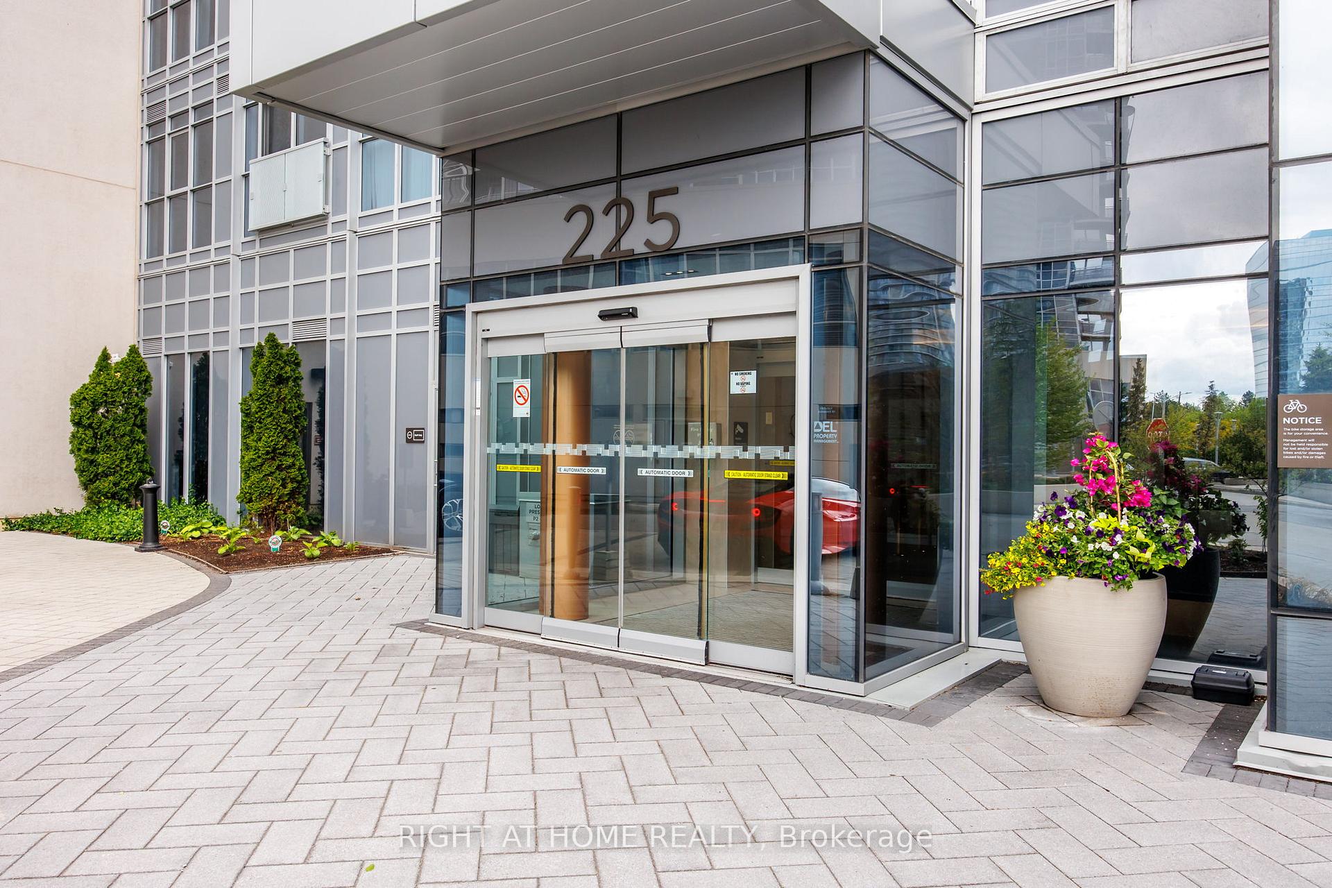 2 Bedrooms Condo at 225 Village Green, Toronto For sale