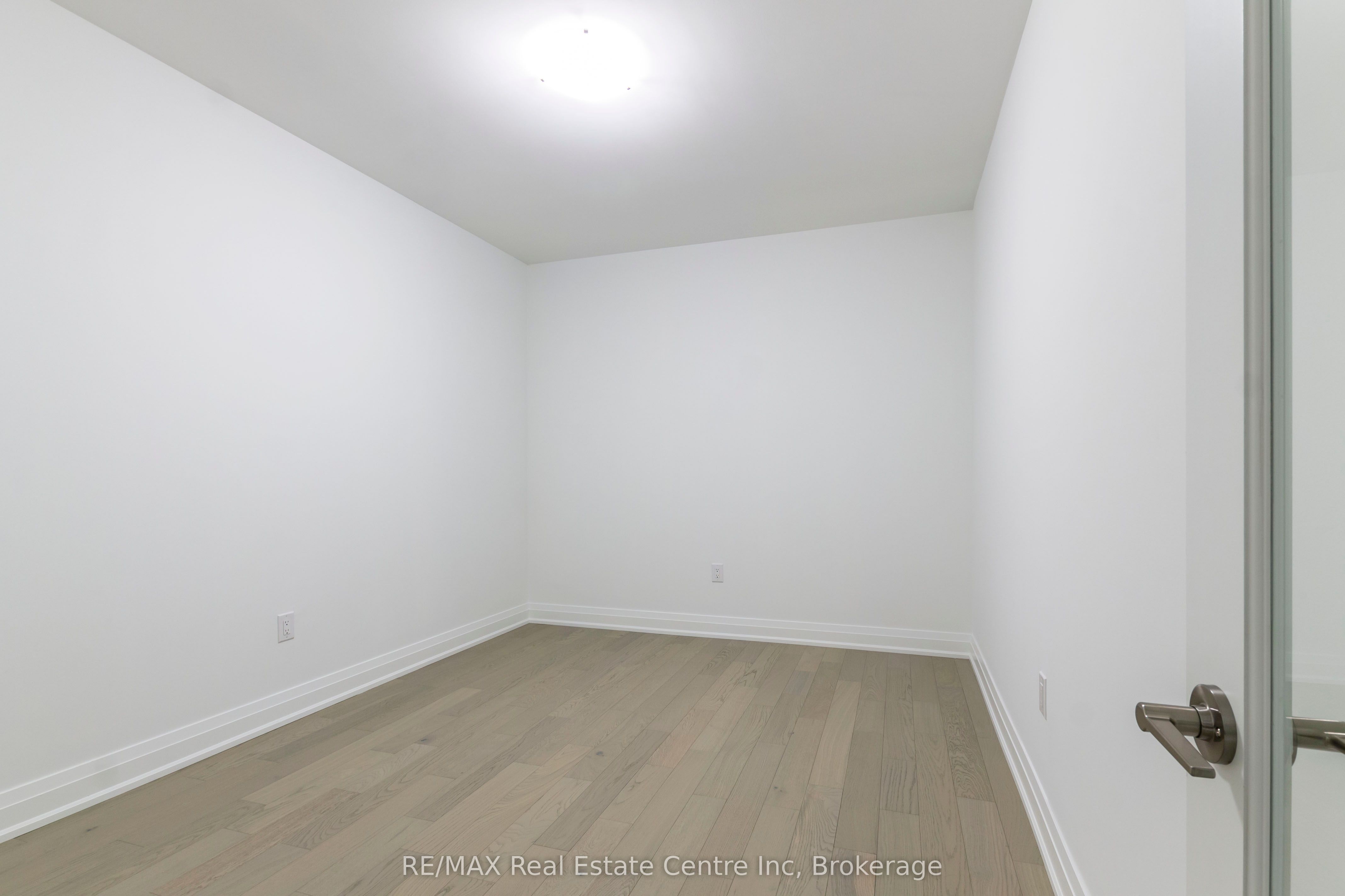 71 Wyndham Street S, #701