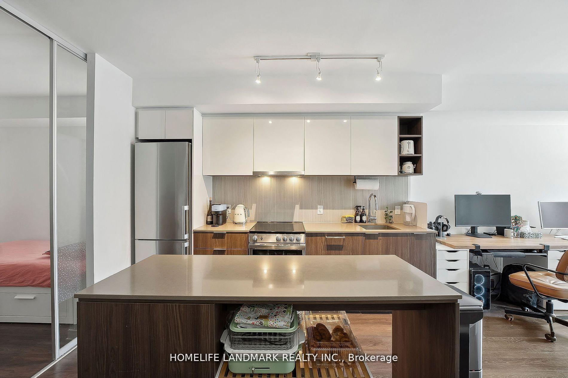 3 Bedrooms Condo at 31 Tippett,  Toronto For sale