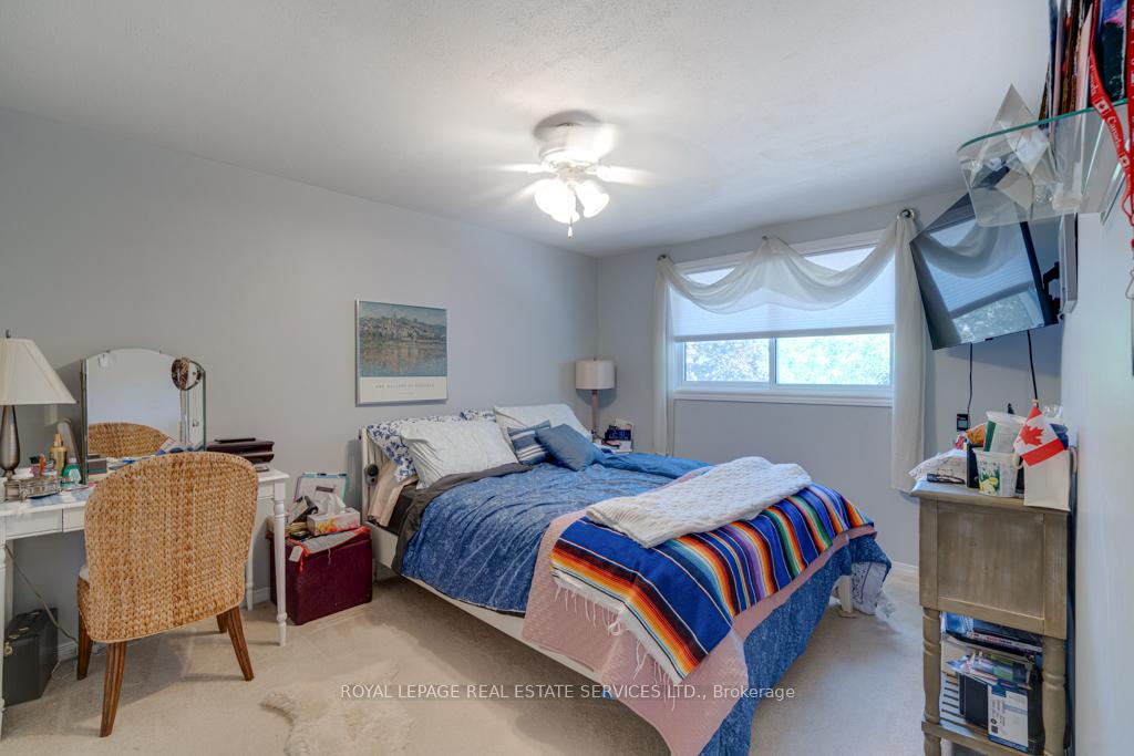 4 Bedrooms Condo at 584 Forestwood, Burlington For sale