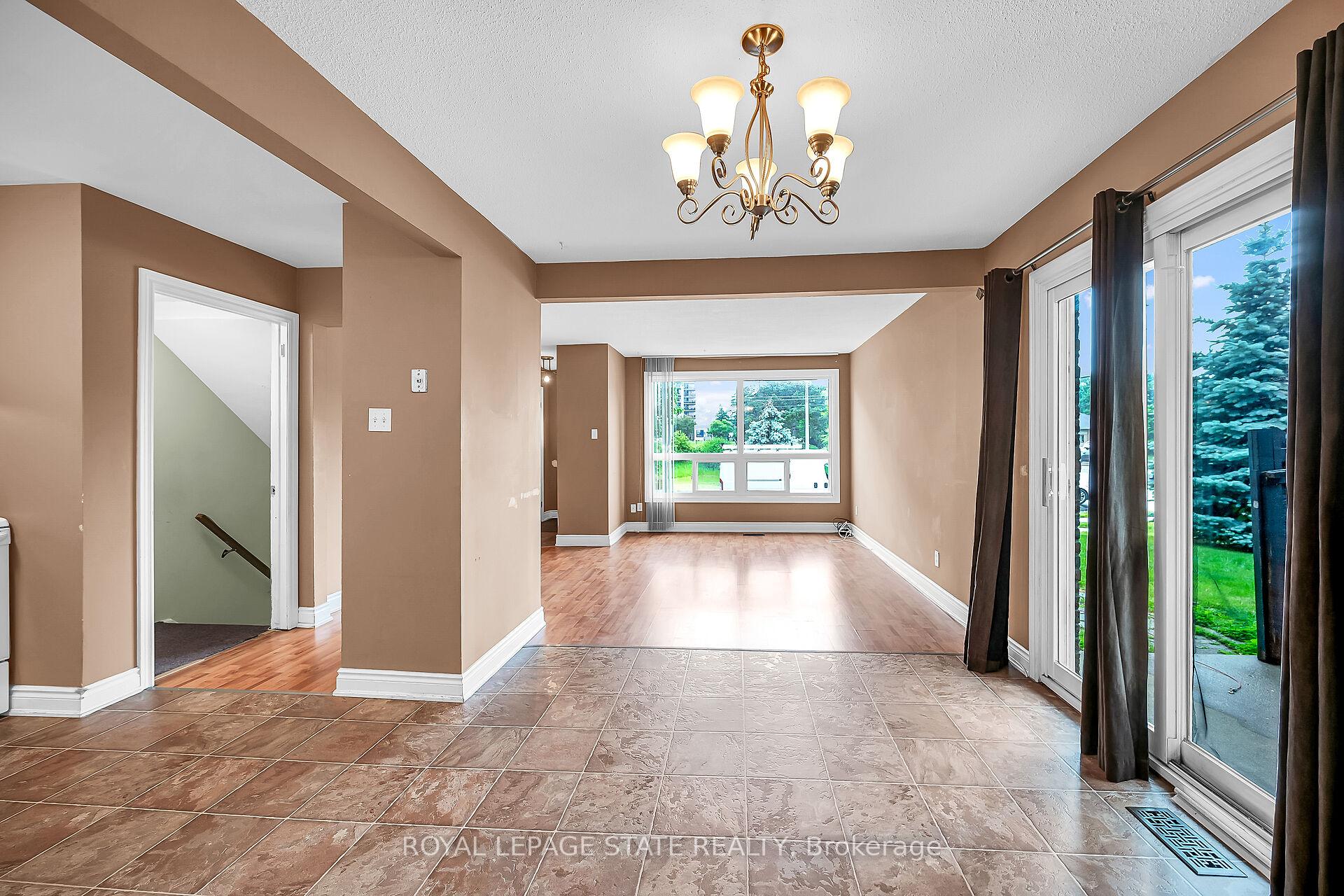 3 Bedrooms Condo at 977 Francis, Burlington For sale